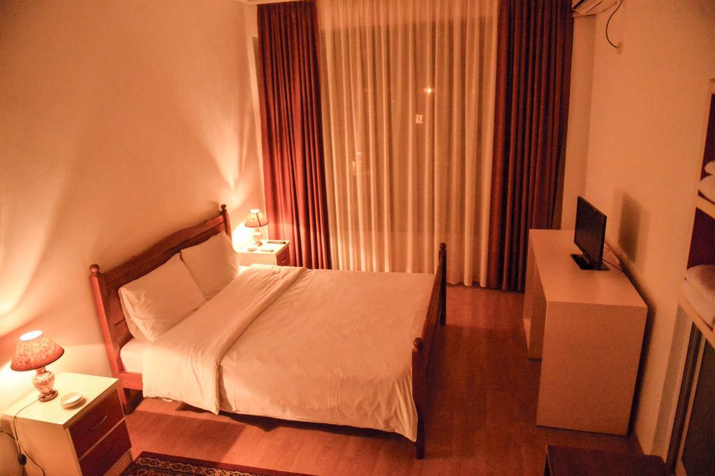 Hotel Argenti Shkoder Ngoại thất bức ảnh