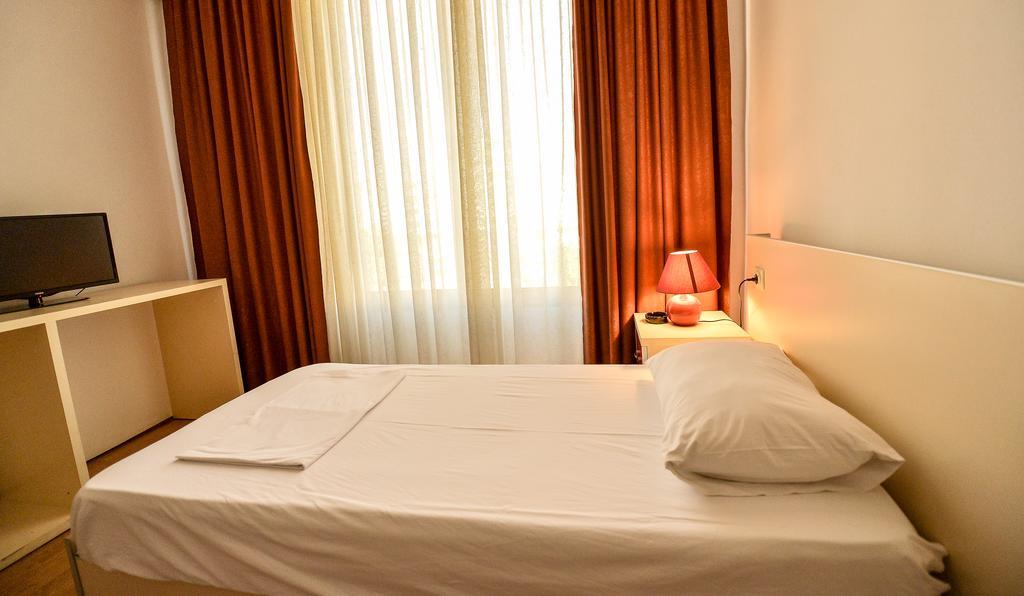 Hotel Argenti Shkoder Ngoại thất bức ảnh